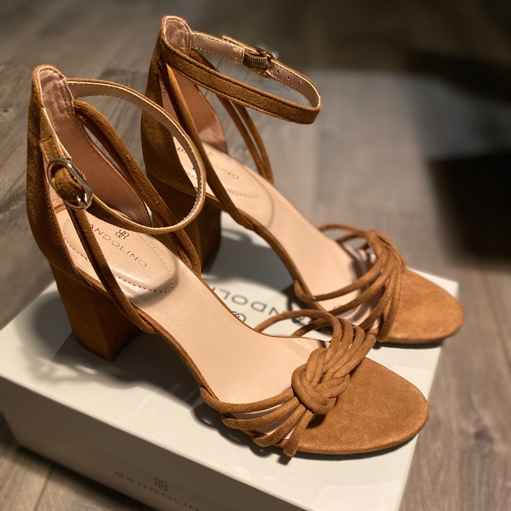 BANDOLINO Brown
Faux Suede Block-Heel Sandals Sz 9
